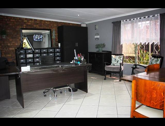 3 BEDROOM TOWNHOUSE FOR SALE IN DUNNOTTAR